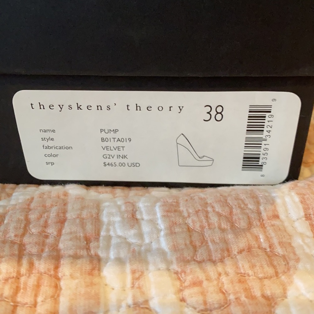 Theysken’s Theory Velvet Wedges - Picture 5 of 5